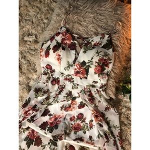 Floral dress 👗 🌹 🌿🌹🌿🌹